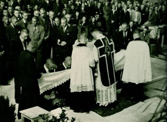 Foto 4 van een uitvaart van één van de gevangenen