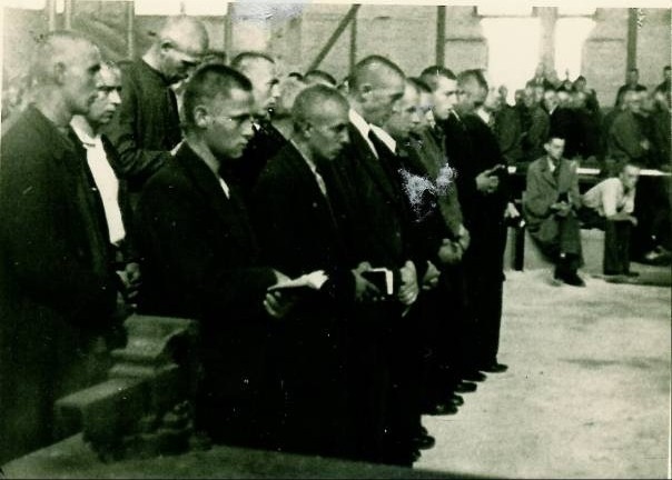 Foto 3 van een uitvaartdienst in de fabriek in Offingen